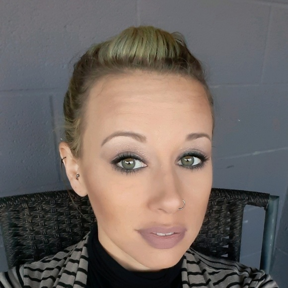 Meet your Posher, Lauren - Picture 1 of 1